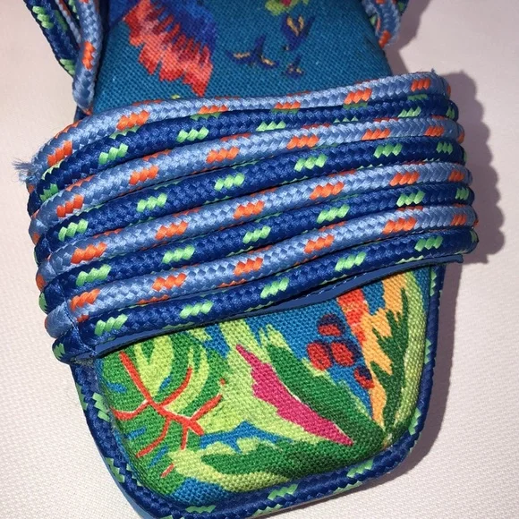 Farm Rio blue macaw rainbow strapped platform sandals size 8